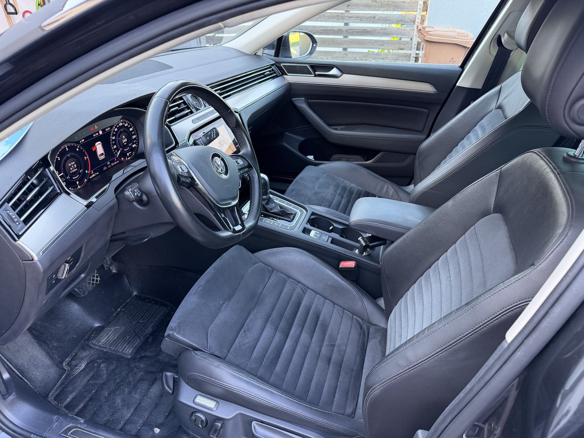 Innenraum – Leder/Alcantara Sportsitze